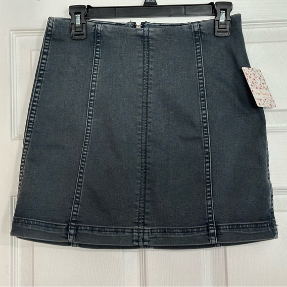 Free People Dresses & Skirts - NWT Free People denim skirt - Size 8